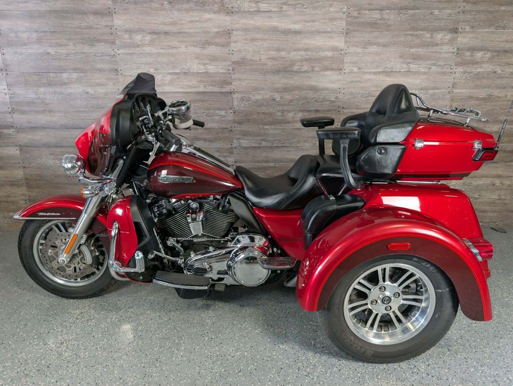 2018 Harley-Davidson FLHTCUTG Triglide Ultra One Owner! - 23018442 - 10
