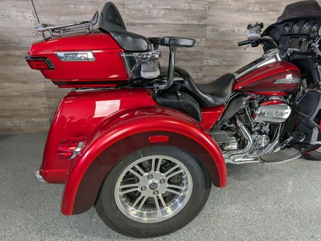 2018 Harley-Davidson FLHTCUTG Triglide Ultra One Owner! - 23018442 - 5