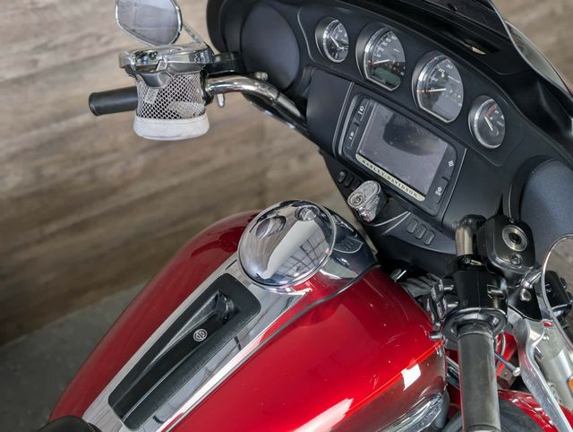 2018 Harley-Davidson FLHTCUTG Triglide Ultra One Owner! - 23018442 - 7