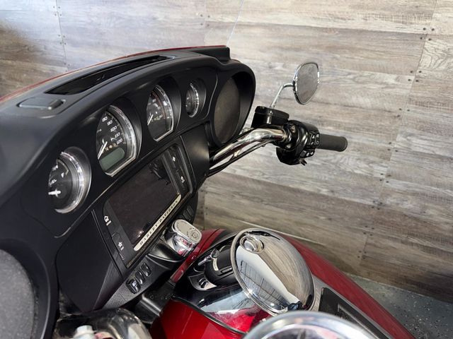 2018 Harley-Davidson FLHTCUTG Triglide Ultra SUPER CLEAN! - 23012052 - 14