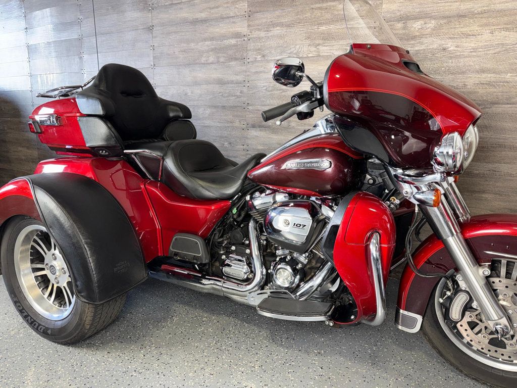 2018 Harley-Davidson FLHTCUTG Triglide Ultra SUPER CLEAN! - 23012052 | Video 2