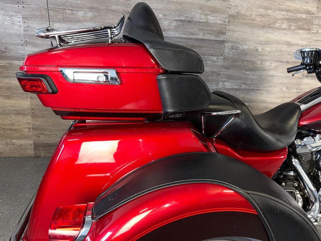 2018 Harley-Davidson FLHTCUTG Triglide Ultra SUPER CLEAN! - 23012052 - 4