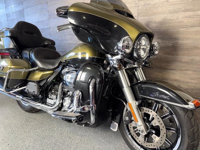 2018 Harley-Davidson FLHTK Electra Glide Ultra Limited SUPER CLEAN! - 22981030 | Video 2