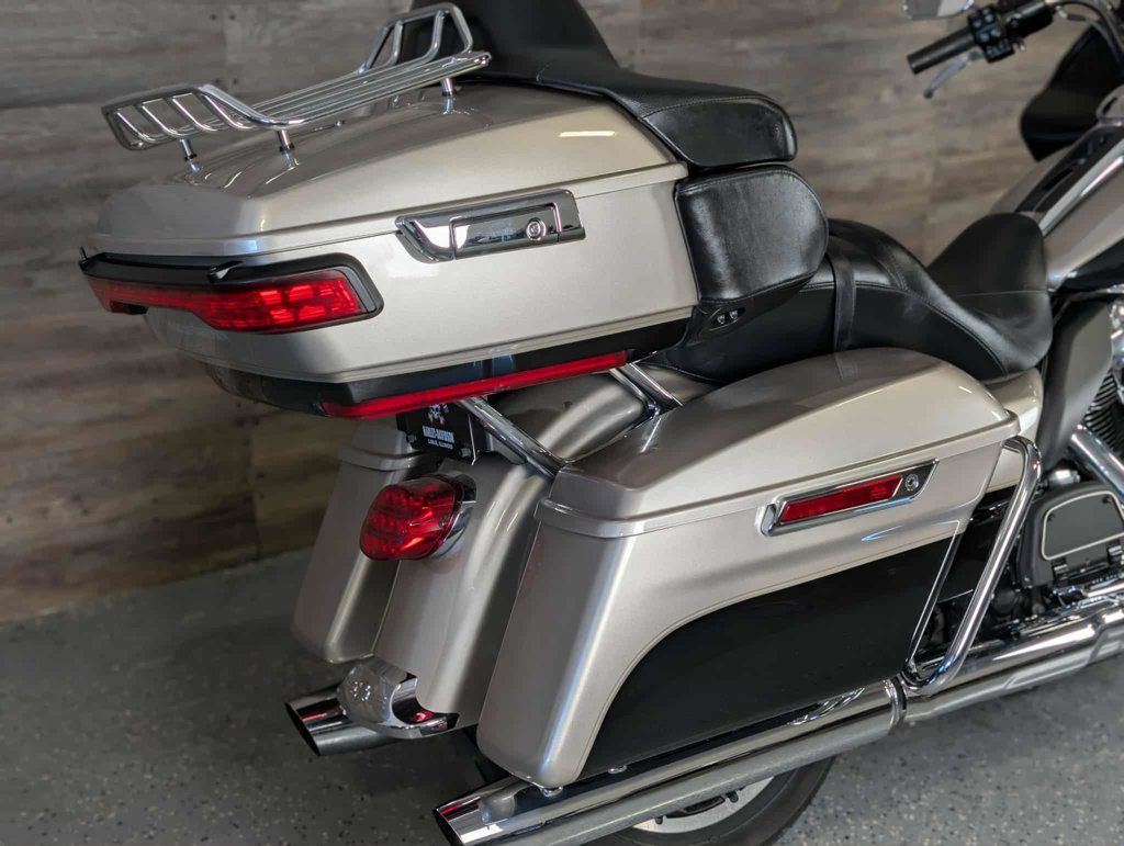 2018 Harley-Davidson FLTRU Road Glide Ultra SUPER CLEAN! - 22955846 - 9