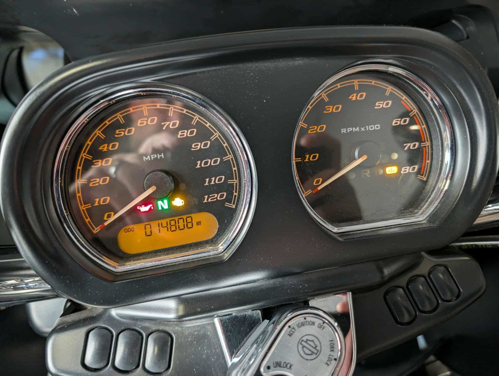 2018 Harley-Davidson FLTRU Road Glide Ultra SUPER CLEAN! - 22955846 - 10