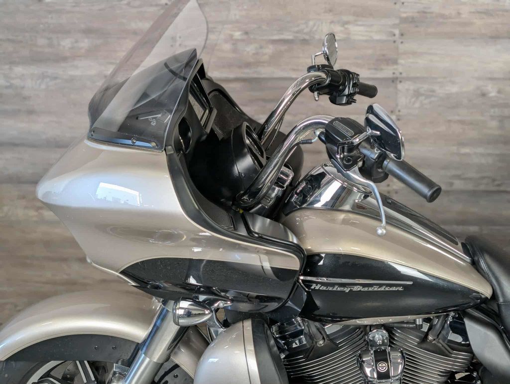 2018 Harley-Davidson FLTRU Road Glide Ultra SUPER CLEAN! - 22955846 - 12