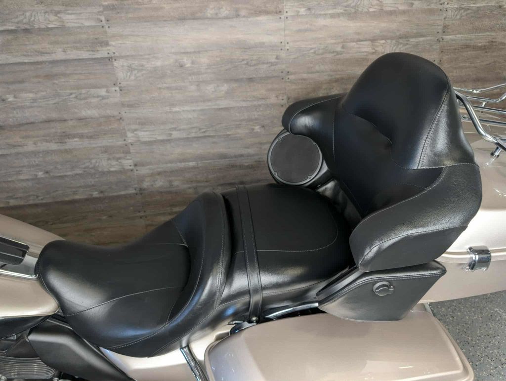 2018 Harley-Davidson FLTRU Road Glide Ultra SUPER CLEAN! - 22955846 - 14