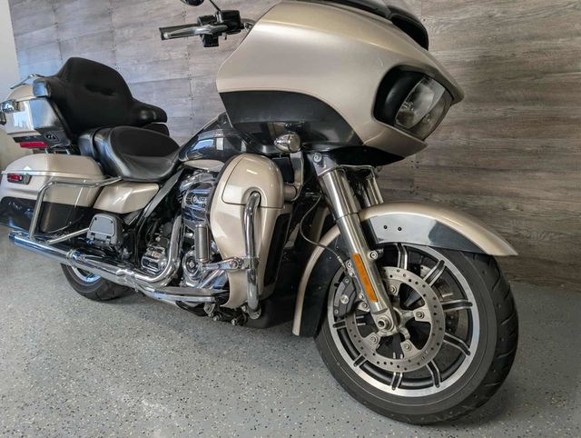 2018 Harley-Davidson FLTRU Road Glide Ultra SUPER CLEAN! - 22955846 - 1