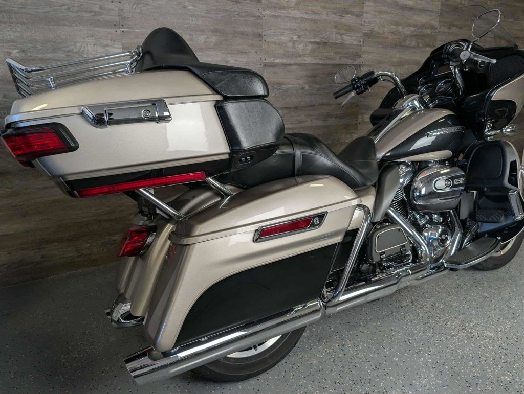 2018 Harley-Davidson FLTRU Road Glide Ultra SUPER CLEAN! - 22955846 - 2