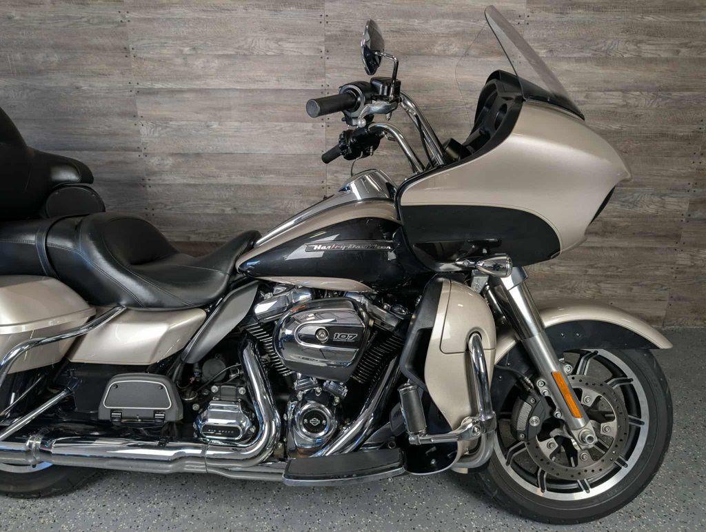 2018 Harley-Davidson FLTRU Road Glide Ultra SUPER CLEAN! - 22955846 - 3
