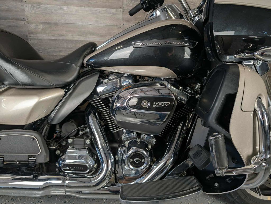 2018 Harley-Davidson FLTRU Road Glide Ultra SUPER CLEAN! - 22955846 - 7