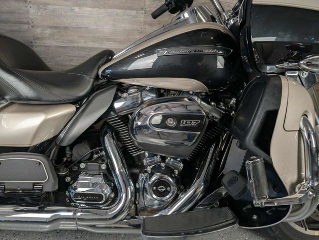 2018 Harley-Davidson FLTRU Road Glide Ultra SUPER CLEAN! - 22955846 - 7