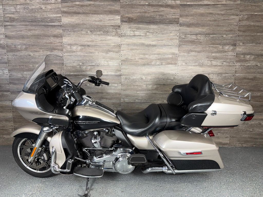 2018 Harley-Davidson FLTRU Road Glide Ultra SUPER CLEAN! - 22976432 - 10