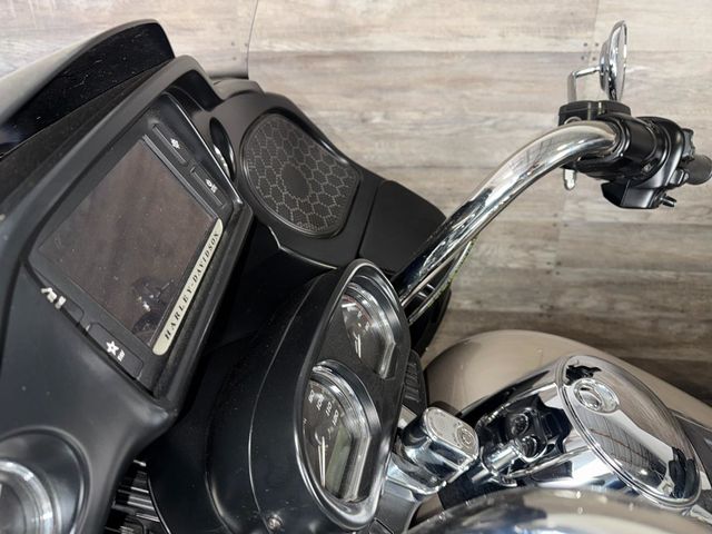 2018 Harley-Davidson FLTRU Road Glide Ultra SUPER CLEAN! - 22976432 - 14