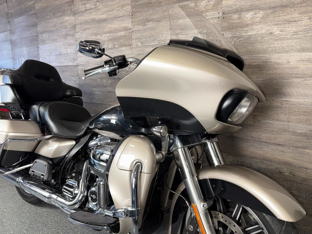 2018 Harley-Davidson FLTRU Road Glide Ultra SUPER CLEAN! - 22976432 | Video 2