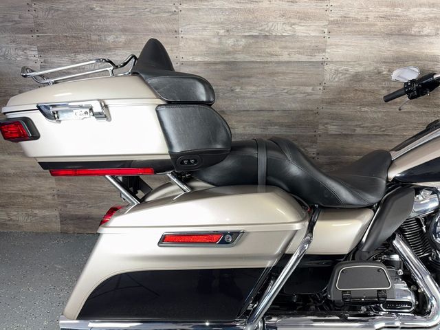 2018 Harley-Davidson FLTRU Road Glide Ultra SUPER CLEAN! - 22976432 - 6