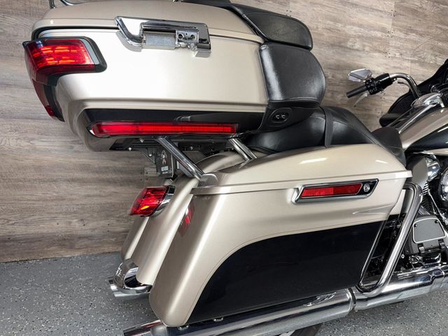 2018 Harley-Davidson FLTRU Road Glide Ultra SUPER CLEAN! - 22976432 - 8