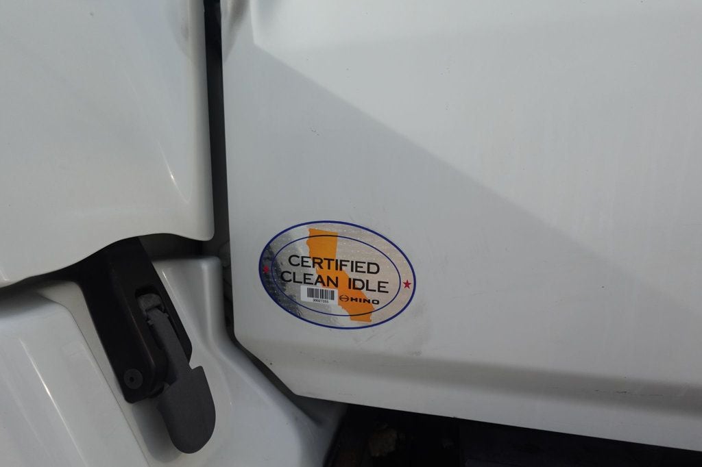 2018 HINO 268 (26ft Box with Lift Gate) - 22969740 - 32