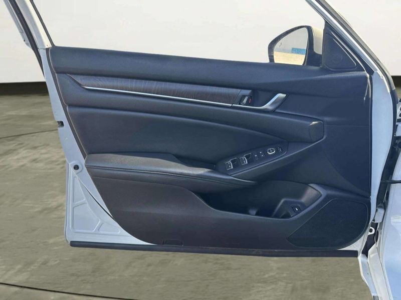 2018 Honda Accord Hybrid EX Sedan - 22983732 - 9