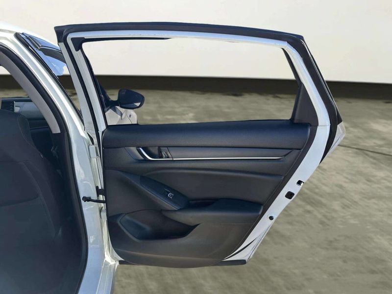 2018 Honda Accord Hybrid EX Sedan - 22983732 - 15