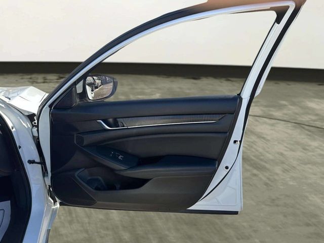 2018 Honda Accord Hybrid EX Sedan - 22983732 - 17