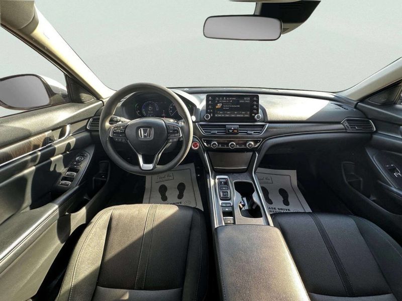 2018 Honda Accord Hybrid EX Sedan - 22983732 - 19