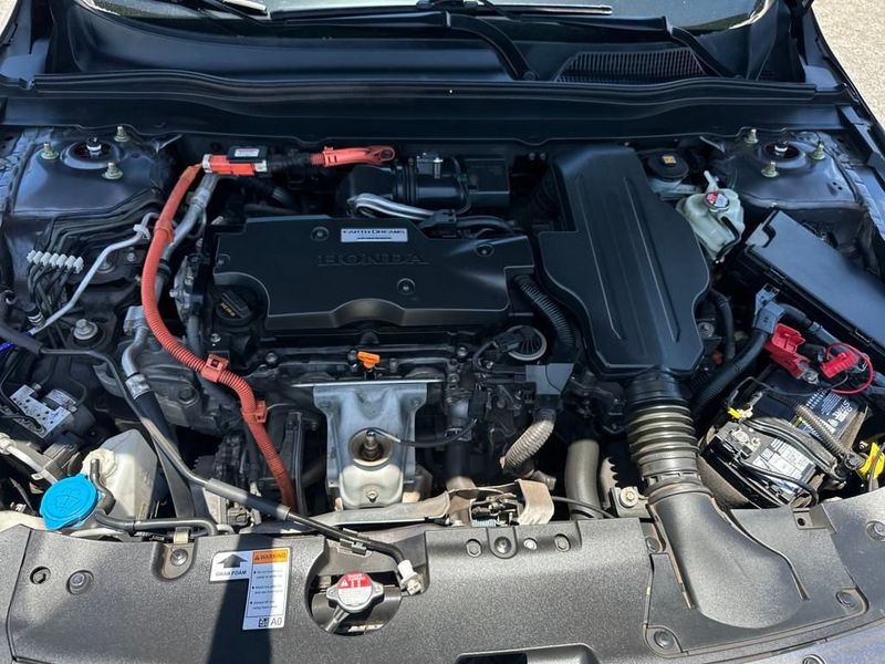 2018 Honda Accord Hybrid Touring Sedan - 22865597 - 8