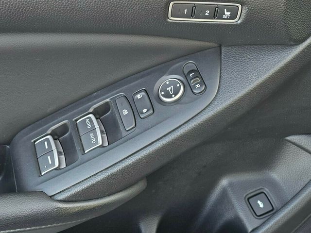 2018 Honda Accord Hybrid Touring Sedan - 22958849 - 34