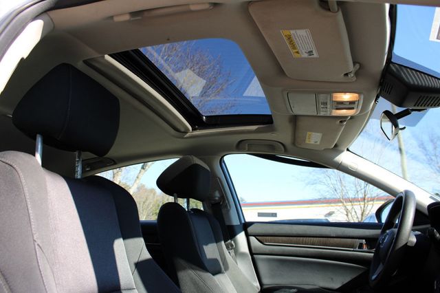 2018 Honda Accord Sedan EX CVT - 22981567 - 16