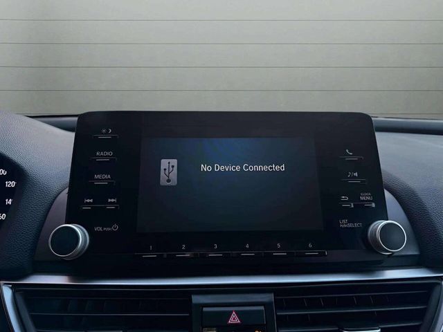 2018 Honda Accord Sedan LX 4dr Sedan - 22933755 - 18