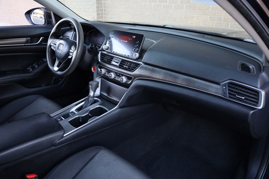 2018 Honda Accord LX photo 27