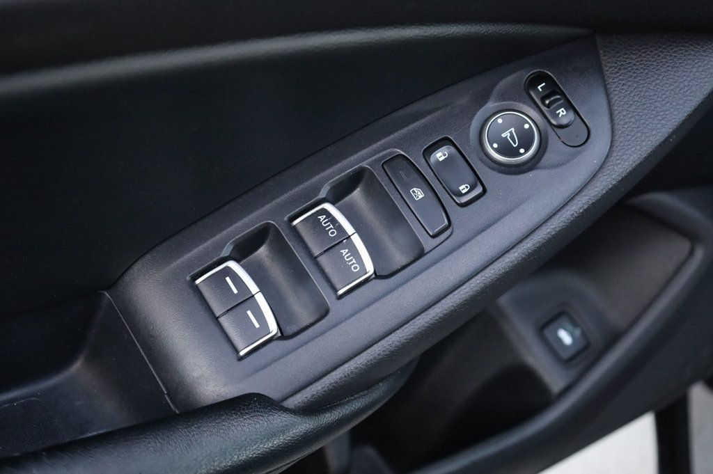 2018 Honda Accord LX photo 34