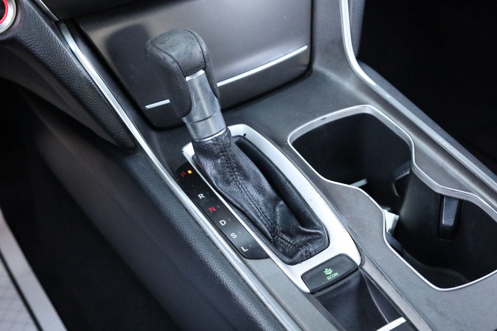 2018 Honda Accord LX photo 38