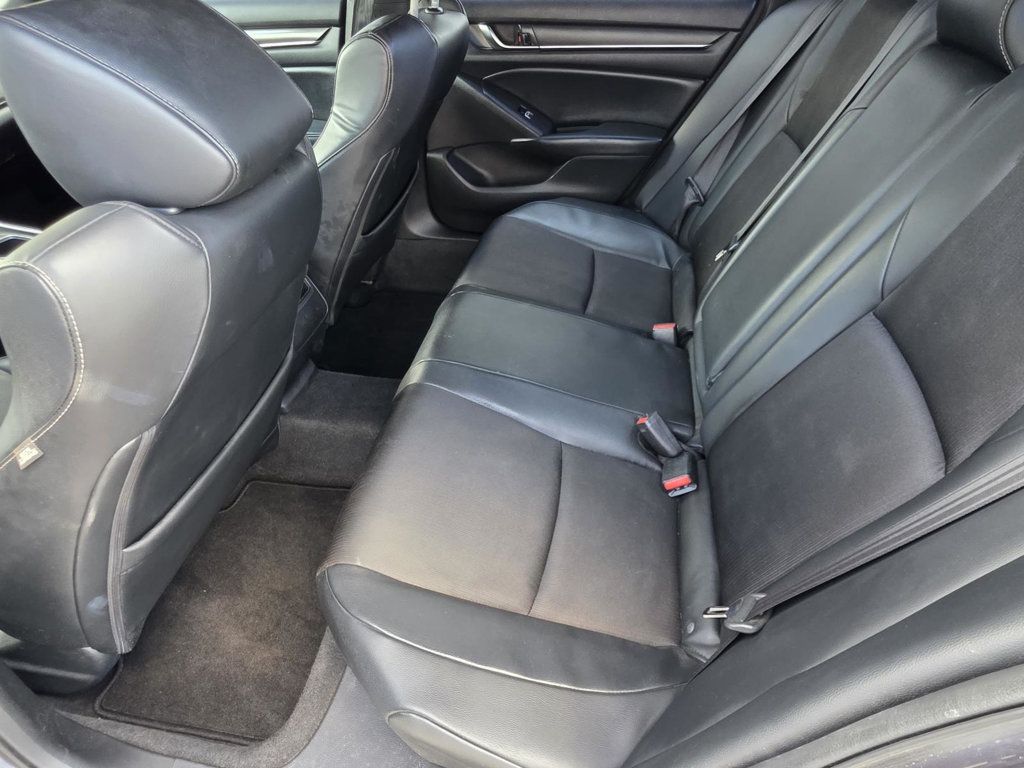 2018 Honda Accord Sport 2.0T photo 9