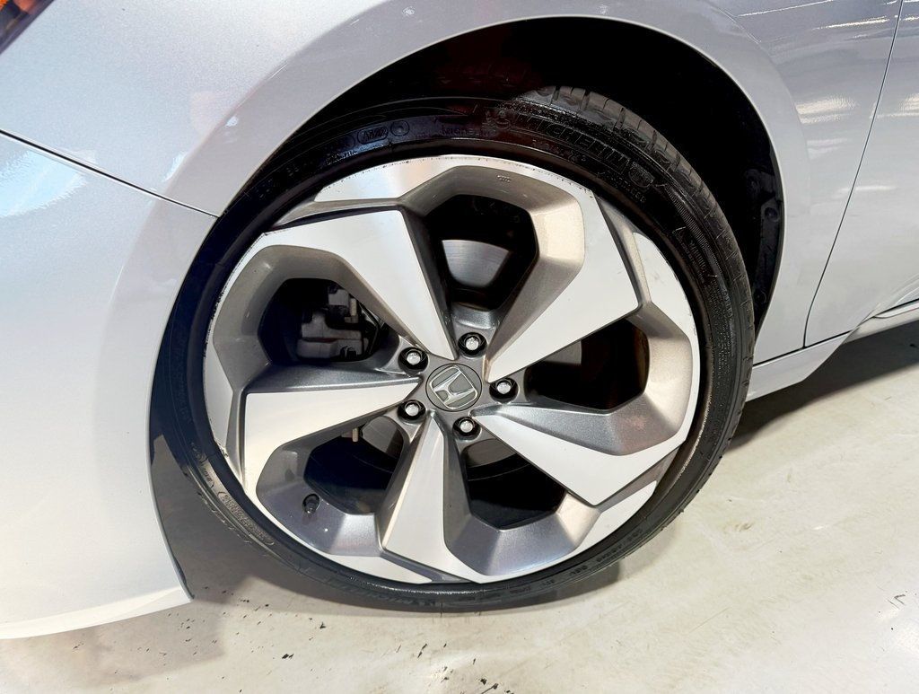 2018 Honda Accord Touring photo 2