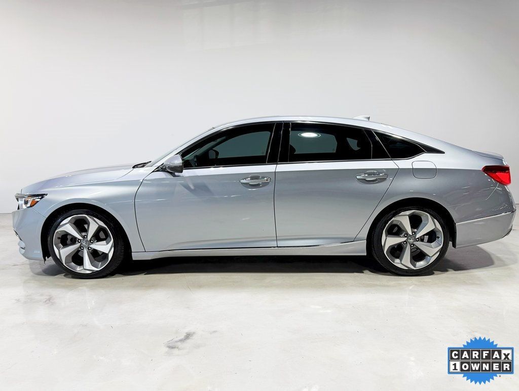 2018 Honda Accord Touring photo 4