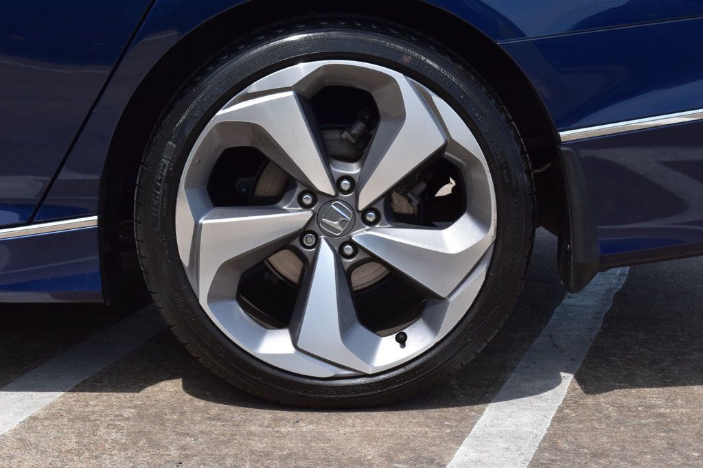 2018 Honda Accord Touring 1.5T photo 10
