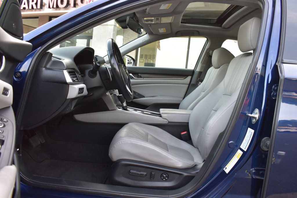 2018 Honda Accord Touring 1.5T photo 12