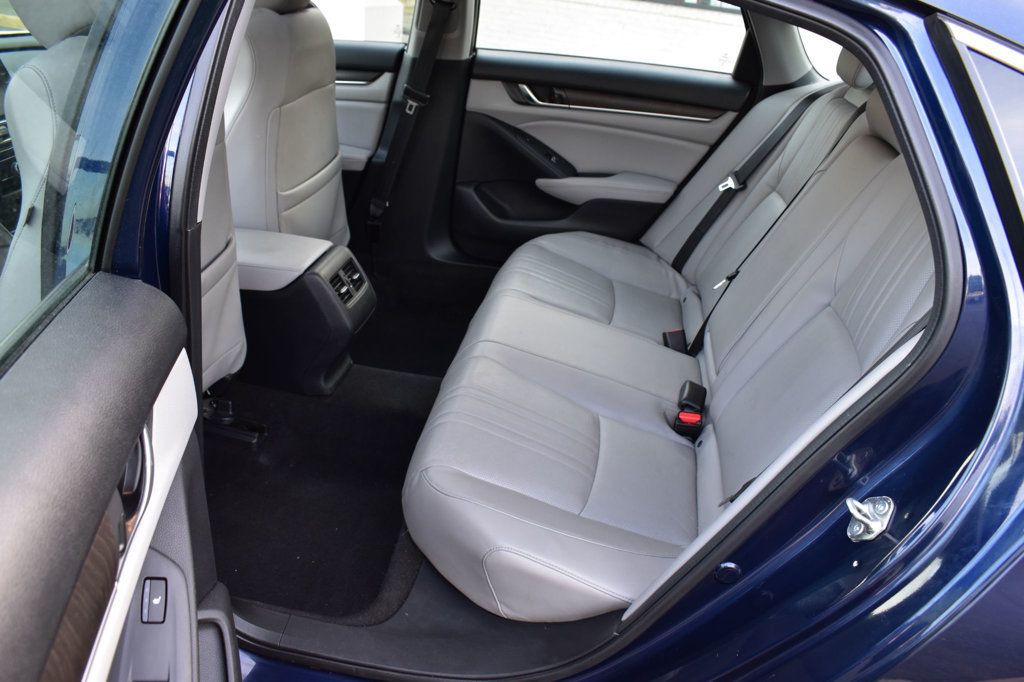 2018 Honda Accord Touring 1.5T photo 18