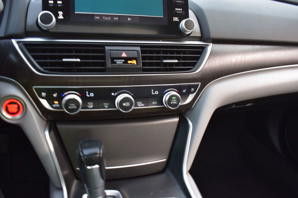 2018 Honda Accord Touring 1.5T photo 38