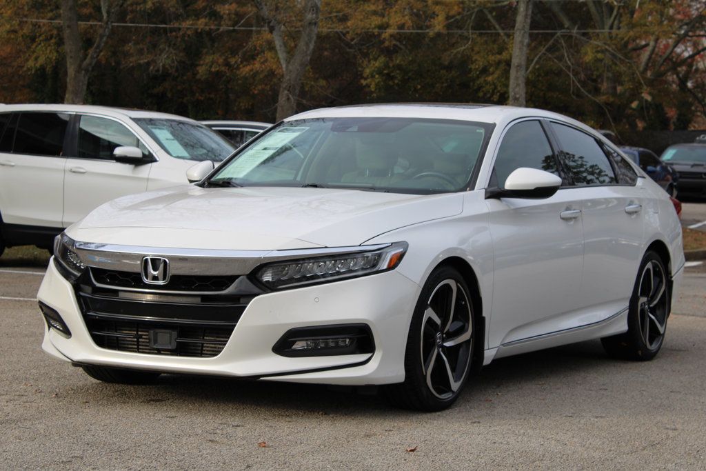 2018 Honda Accord Touring 1.5T photo 3
