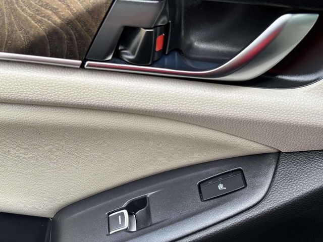 2018 Honda Accord Sedan Touring 2.0T Automatic - 23041916 - 28