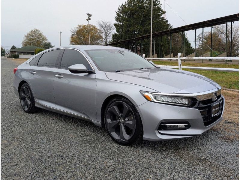 2018 Honda Accord Touring 2.0T photo 3