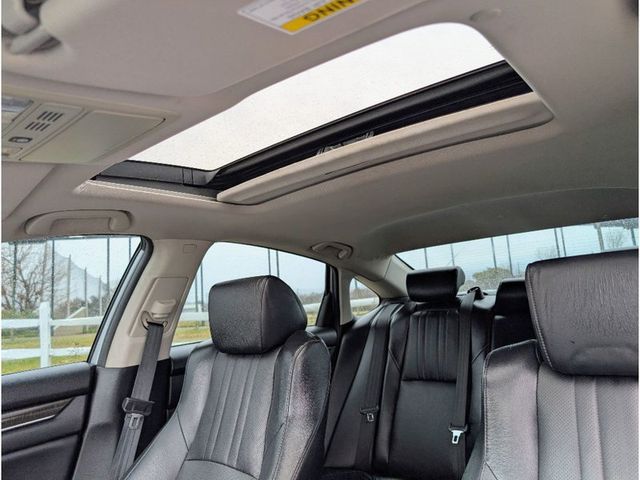 2018 Honda Accord Sedan Touring 2.0T Automatic - 22959663 - 15