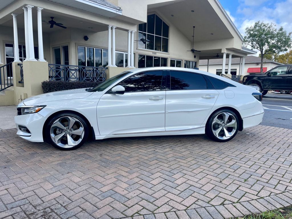 2018 Honda Accord Touring 2.0T photo 2