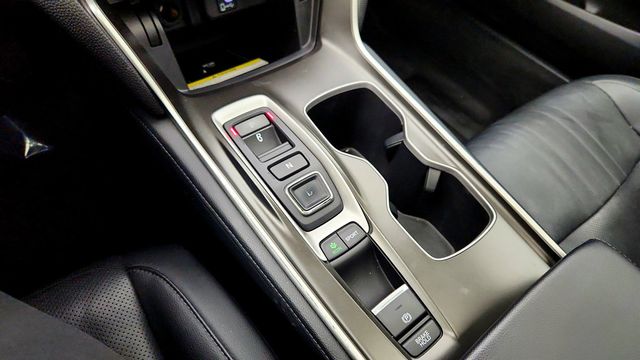 2018 Honda Accord Sedan Touring 2.0T Automatic - 22960771 - 16