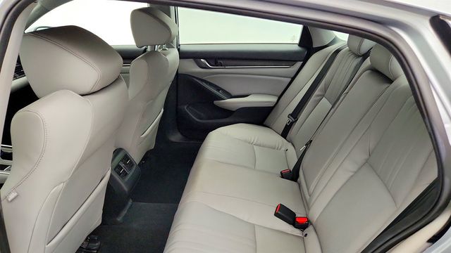 2018 Honda Accord Sedan Touring 2.0T Automatic - 23028789 - 19