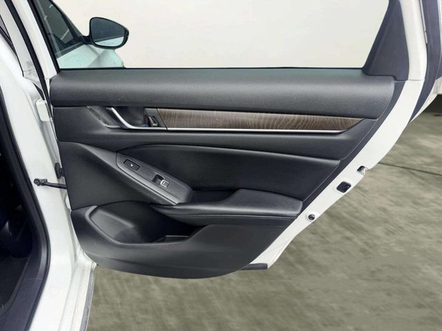 2018 Honda Accord Sedan Touring 4dr Sedan (1.5T I4) - 23015719 - 17