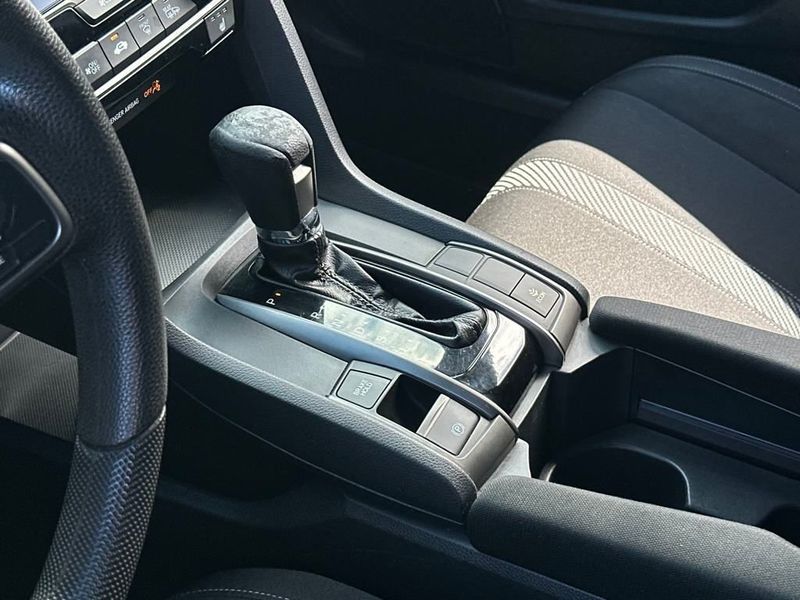 2018 Honda Civic Hatchback EX CVT - 22936632 - 17