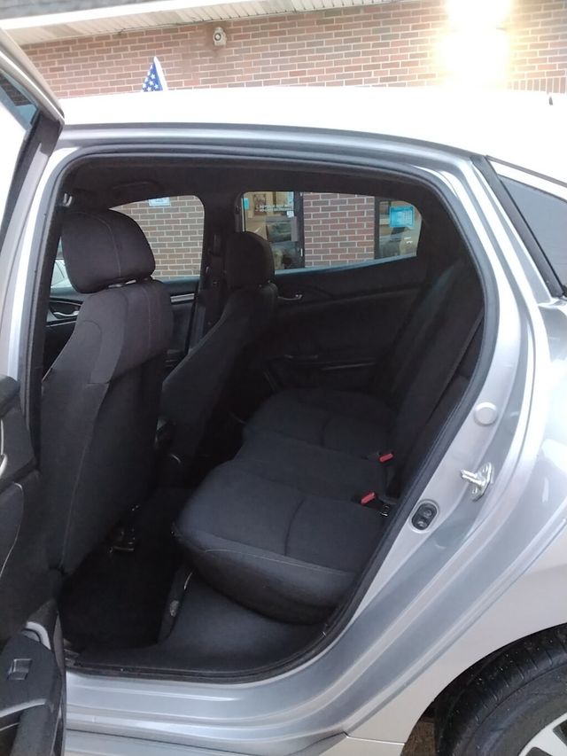 2018 Honda Civic Hatchback LX CVT - 22966769 - 9
